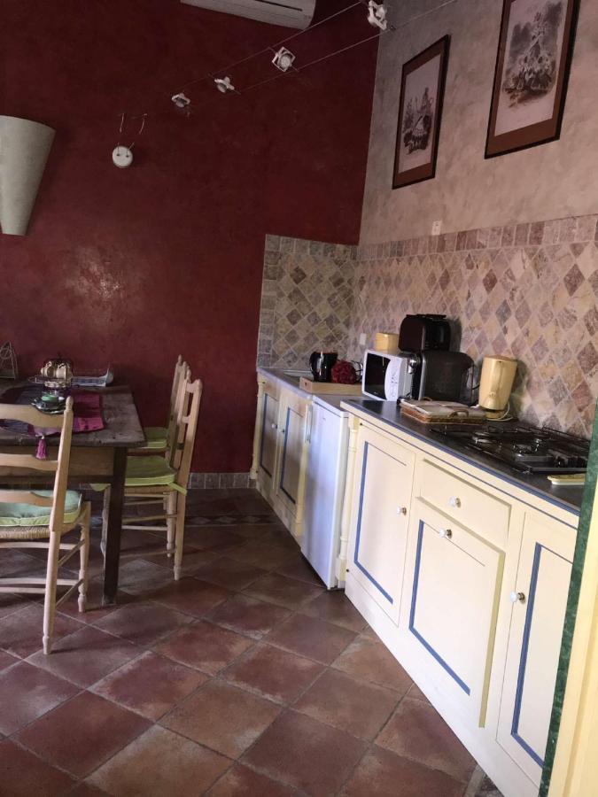 Bed and Breakfast Le Mazet De La Dame Barbentane Exterior foto
